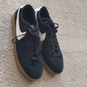 Nike black skating shoes 🖤✨